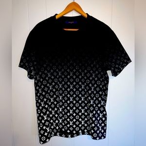 LVSE MONOGRAM GRADIENT T-SHIRT